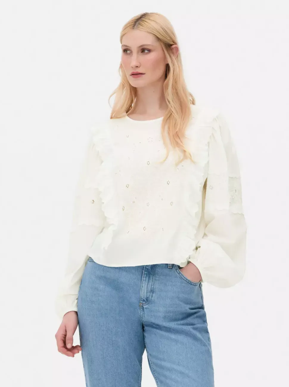 Bluzka z falbanką i bufiastymi rękawami