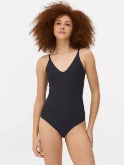 Body z formowanymi miseczkami