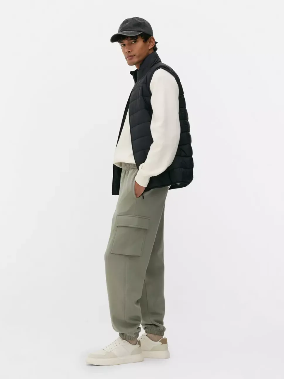 Bojówki dresowe ze ściągaczami