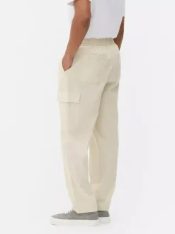 Bojówki ze sznurkiem ściągającym