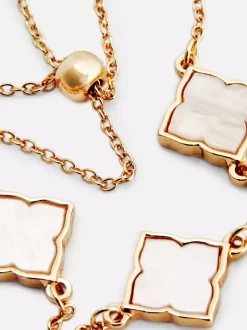 Bransoletka z abstrakcyjnym kwiatowym motywem