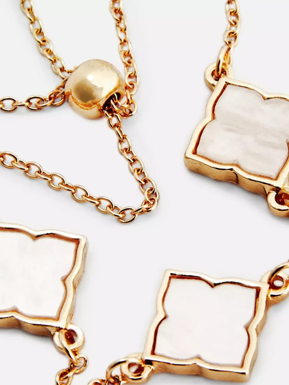 Bransoletka z abstrakcyjnym kwiatowym motywem