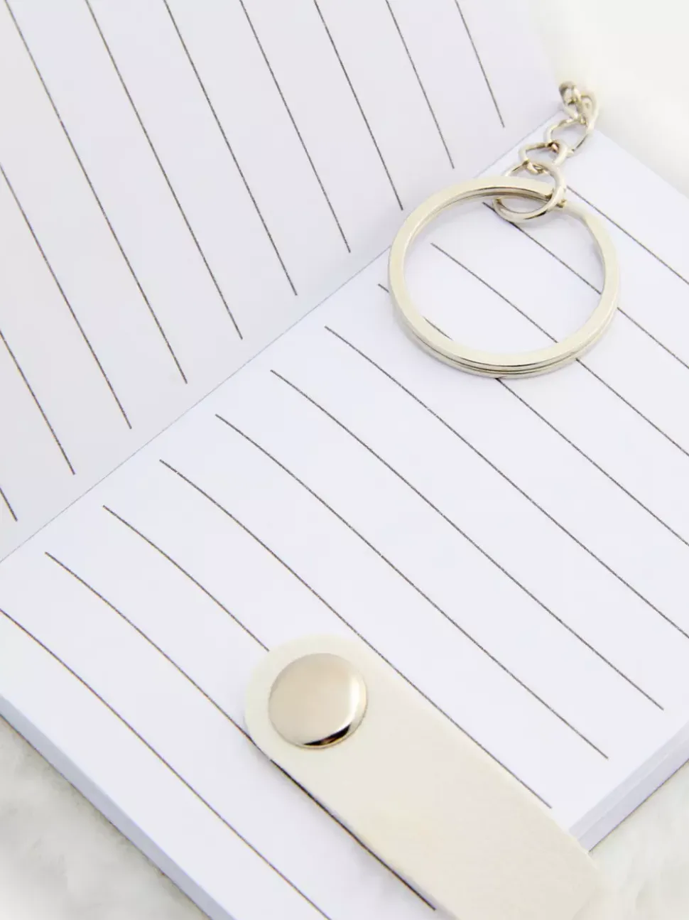 Brelok do kluczy z mininotesem, motyw Hello Kitty