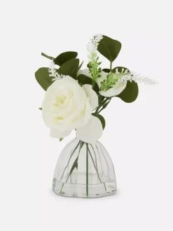 Bukiet kwiatów w szklanym wazonie