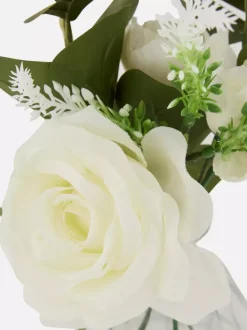 Bukiet kwiatów w szklanym wazonie