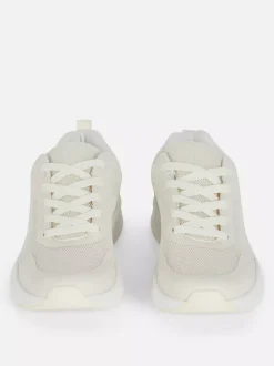 Buty sportowe na grubej podeszwie ze wstawkami