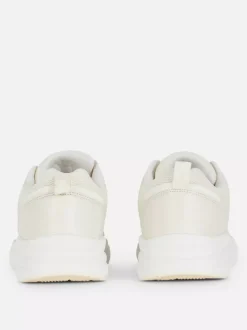 Buty sportowe na grubej podeszwie ze wstawkami