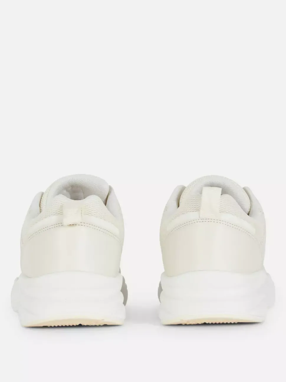 Buty sportowe na grubej podeszwie ze wstawkami