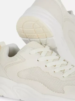 Buty sportowe na grubej podeszwie ze wstawkami