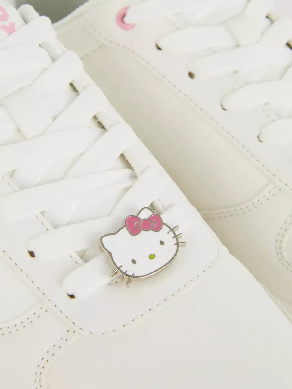 Buty sportowe z nadrukiem Hello Kitty