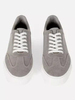 Buty sportowe z niską cholewką na grubej podeszwie