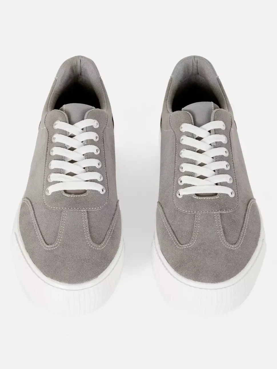 Buty sportowe z niską cholewką na grubej podeszwie