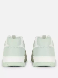 Buty sportowe z niską cholewką i panelami