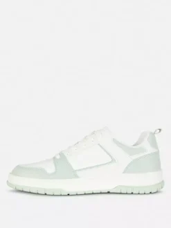 Buty sportowe z niską cholewką i panelami