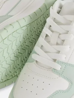 Buty sportowe z niską cholewką i panelami