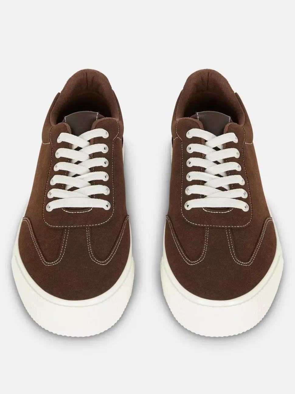 Buty sportowe z niską cholewką na grubej podeszwie