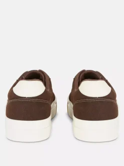 Buty sportowe z niską cholewką na grubej podeszwie