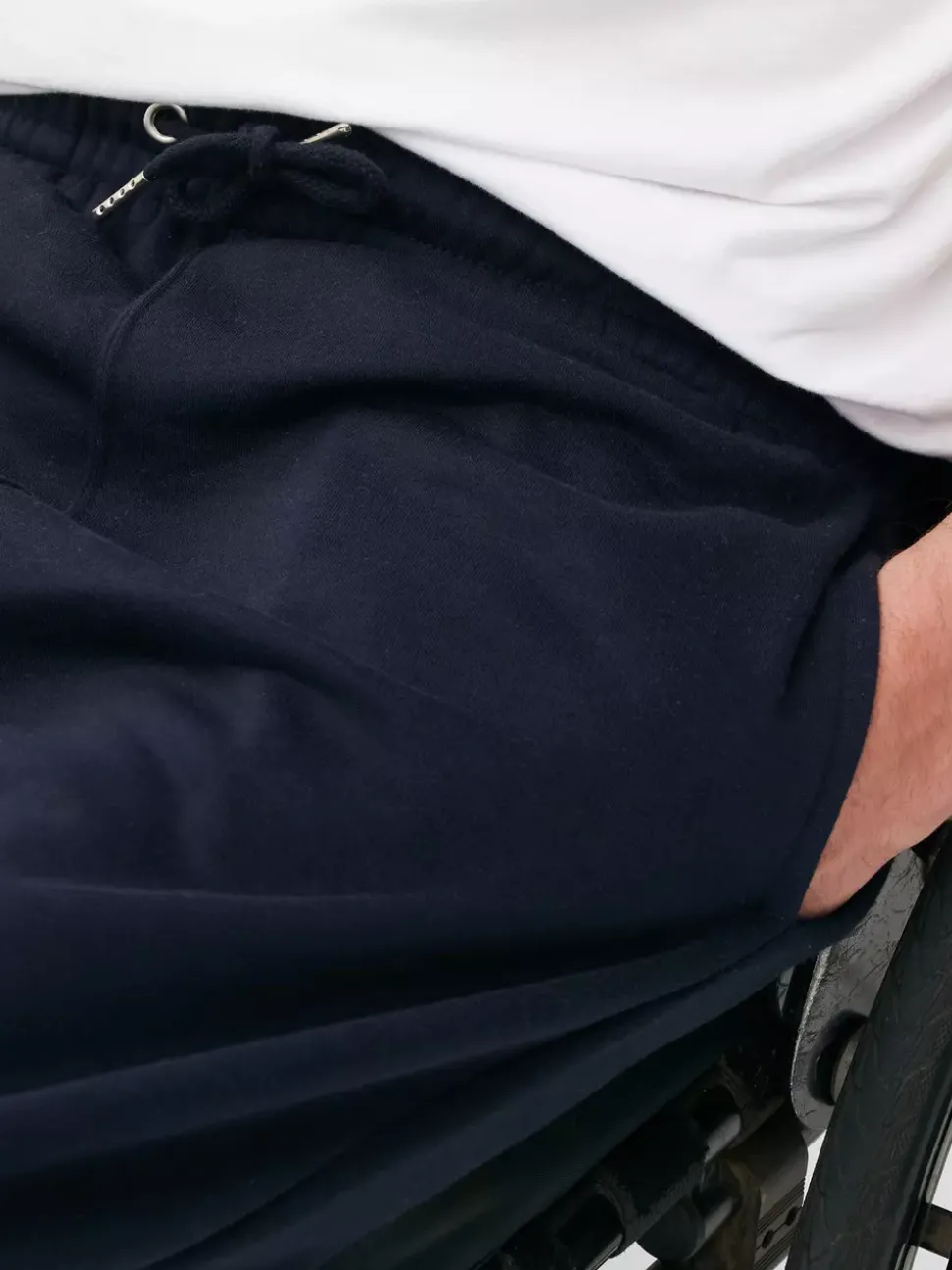 Ściągane sznurkiem spodnie dresowe ze zwężanymi nogawkami