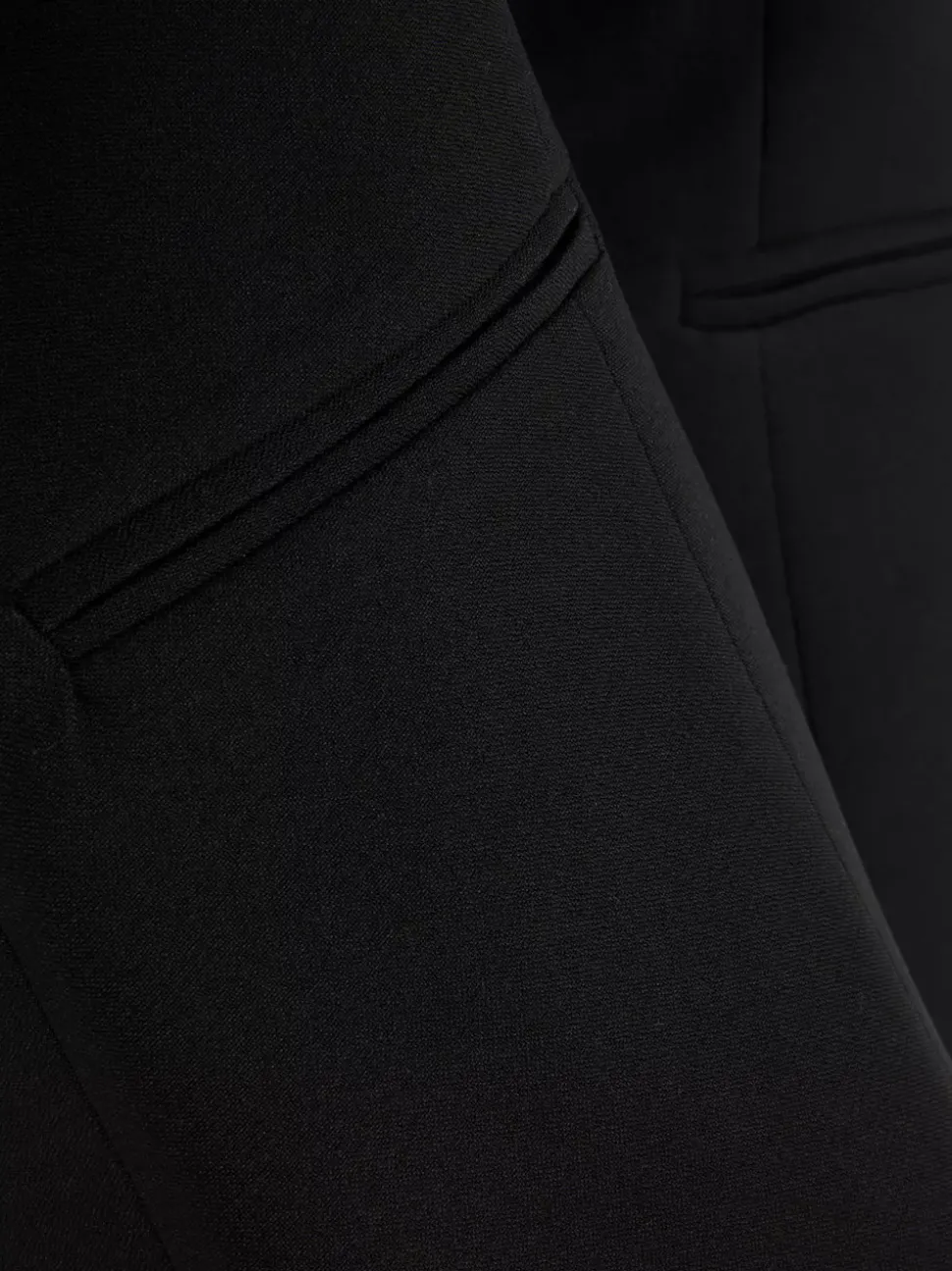 Czarna kamizelka o wydłużonym kroju