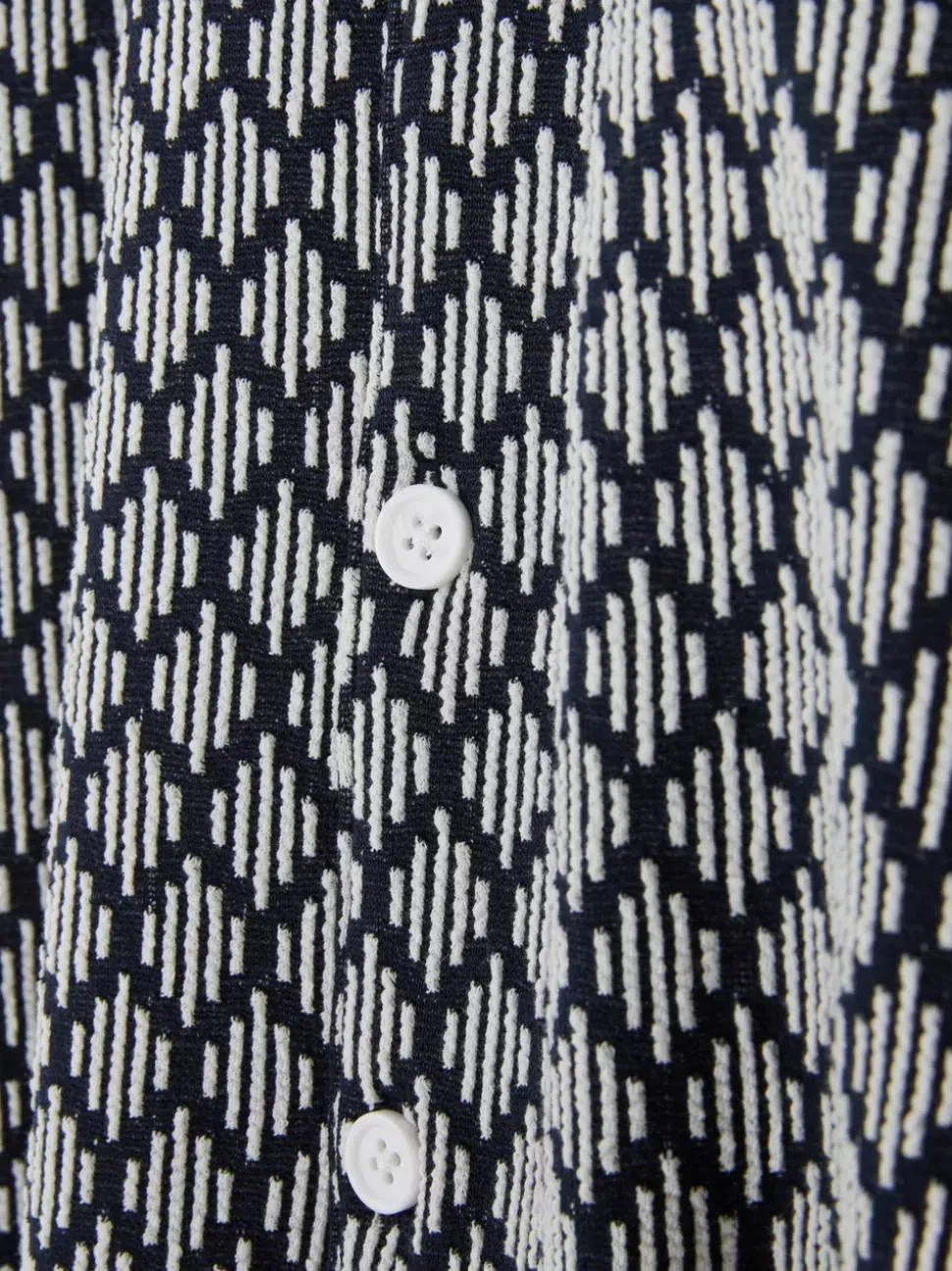 Dżersejowa koszula na guziki z geometrycznym wzorem