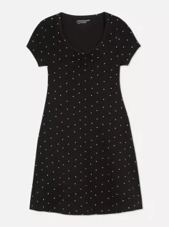 Dżersejowa sukienka w kropki z dekoltem w serek