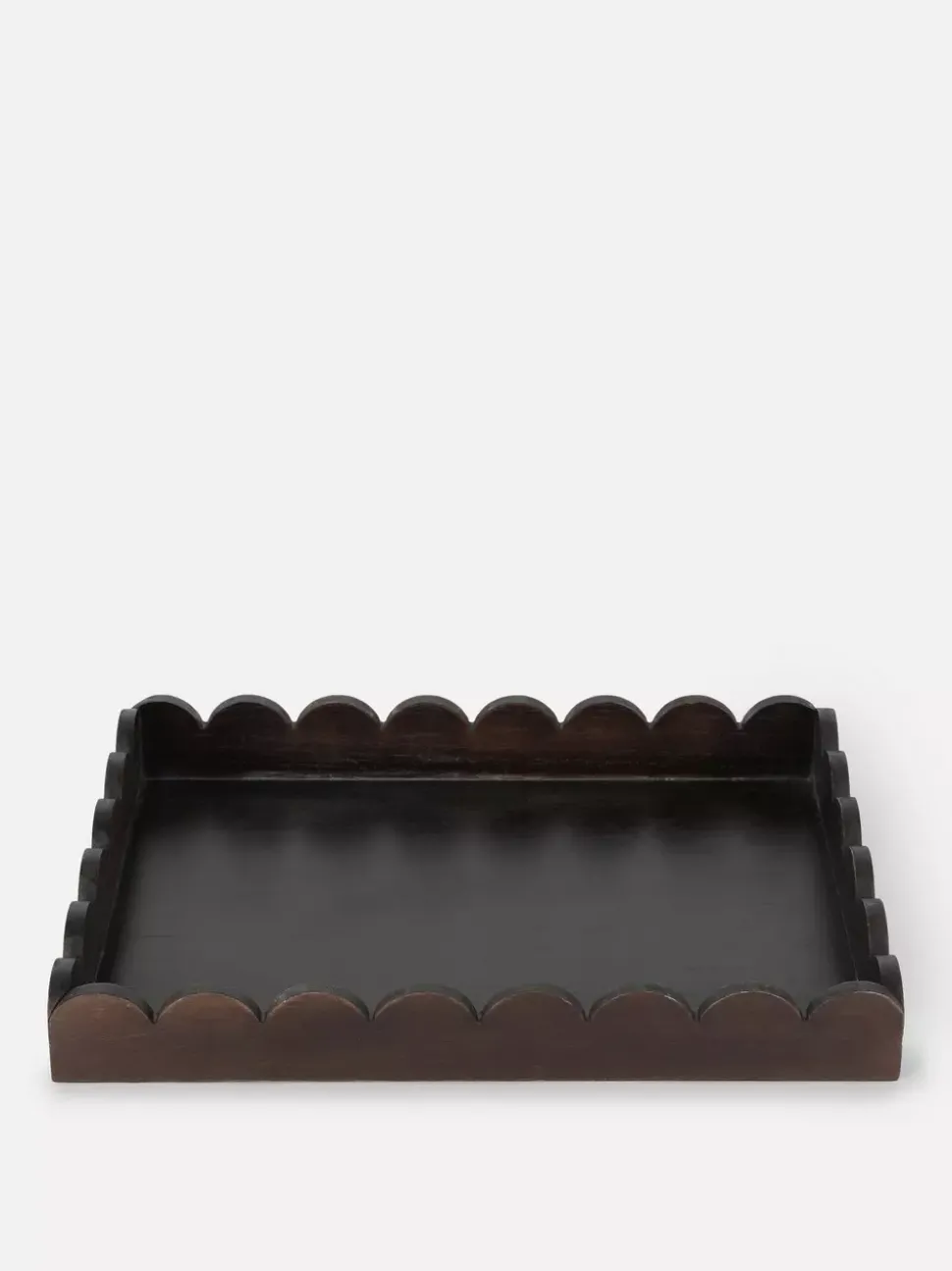 Duża drewniana taca z pofalowanym brzegiem