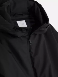 Długa kurtka przeciwdeszczowa