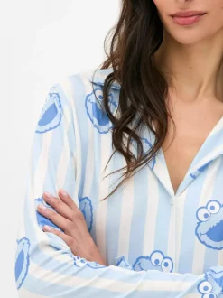 Długa piżama z motywem Ulicy Sezamkowej