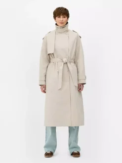 Długi prochowiec z paskiem