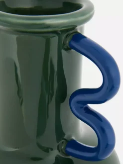 Dzbanek dekoracyjny z falistym uchwytem