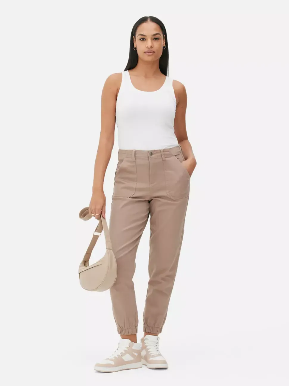 Elastyczna koszulka bez rękawów z głębokim dekoltem