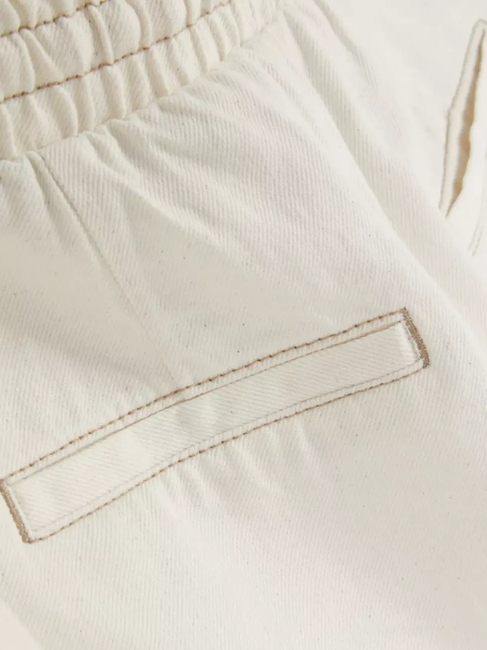 Elastyczne spodenki jeansowe