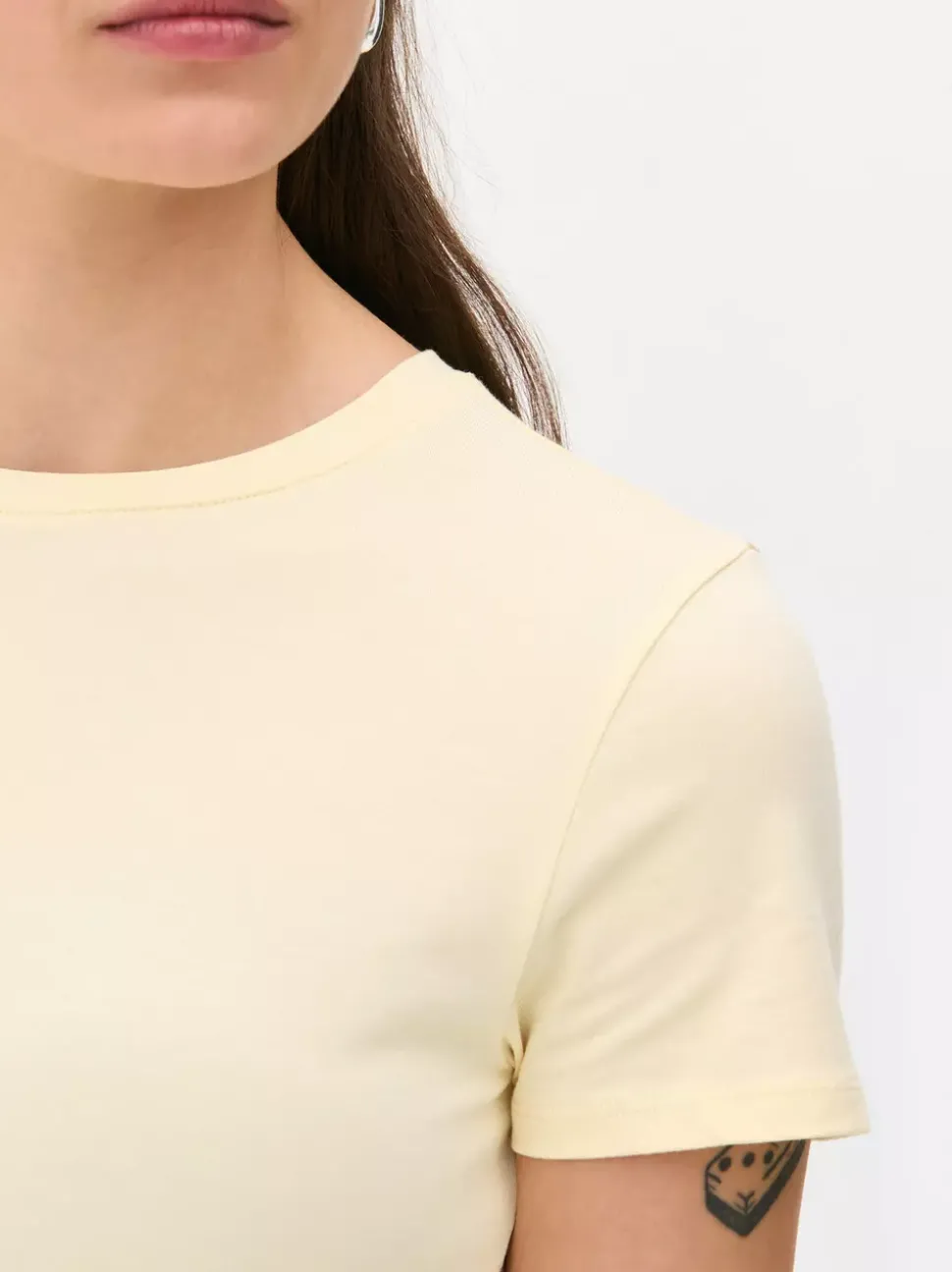 Elastyczny T-shirt z krótkim rękawem