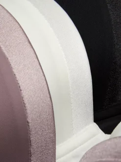 Eleganckie satynowe balkonetki, rozm. A–DD, 3 szt.