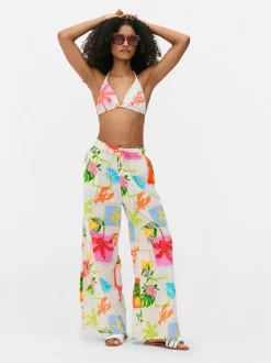 Haftowana trójkątna góra od bikini