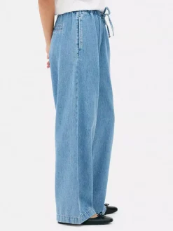 Jeansowe joggery z wiązaniem w talii