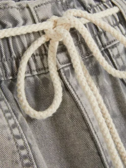 Jeansowe szorty bermudy ze sznurkowym wiązaniem