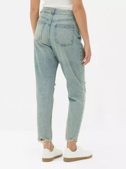 Jeansy typu mom z rozdarciami