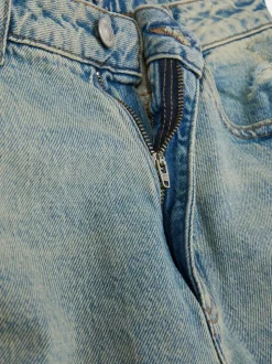 Jeansy typu mom z rozdarciami