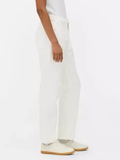 Jeansy z prostą nogawką o kroju slim I standard