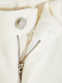 Jeansy z prostą nogawką o kroju slim I standard