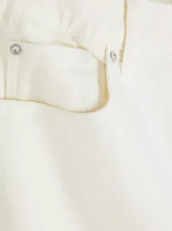 Jeansy z prostą nogawką o kroju slim I standard