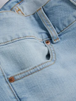 Jeansy z rozszerzaną nogawką