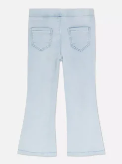 Jeansy z rozszerzaną nogawką