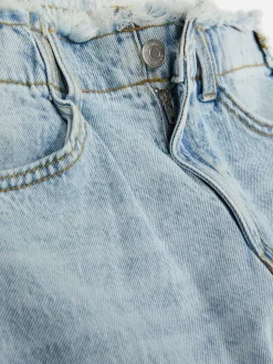 Jeansy z szeroką nogawką i postrzępionym obszyciem