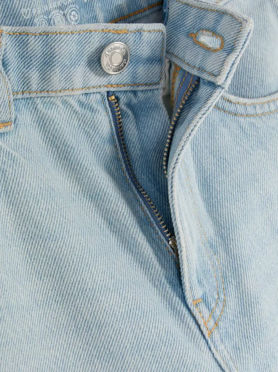 Jeansy z szerokimi nogawkami