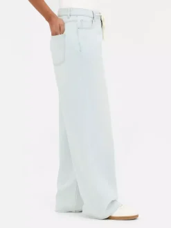 Jeansy z szerokimi nogawkami i wiązaniem w talii