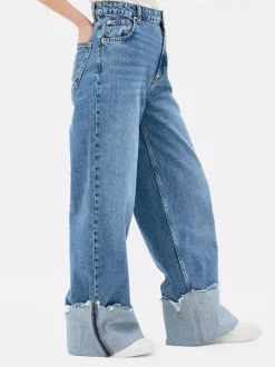Jeansy z szerokimi podwijanymi nogawkami