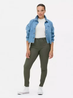 Jeansy ze średnim stanem o kroju skinny | standard