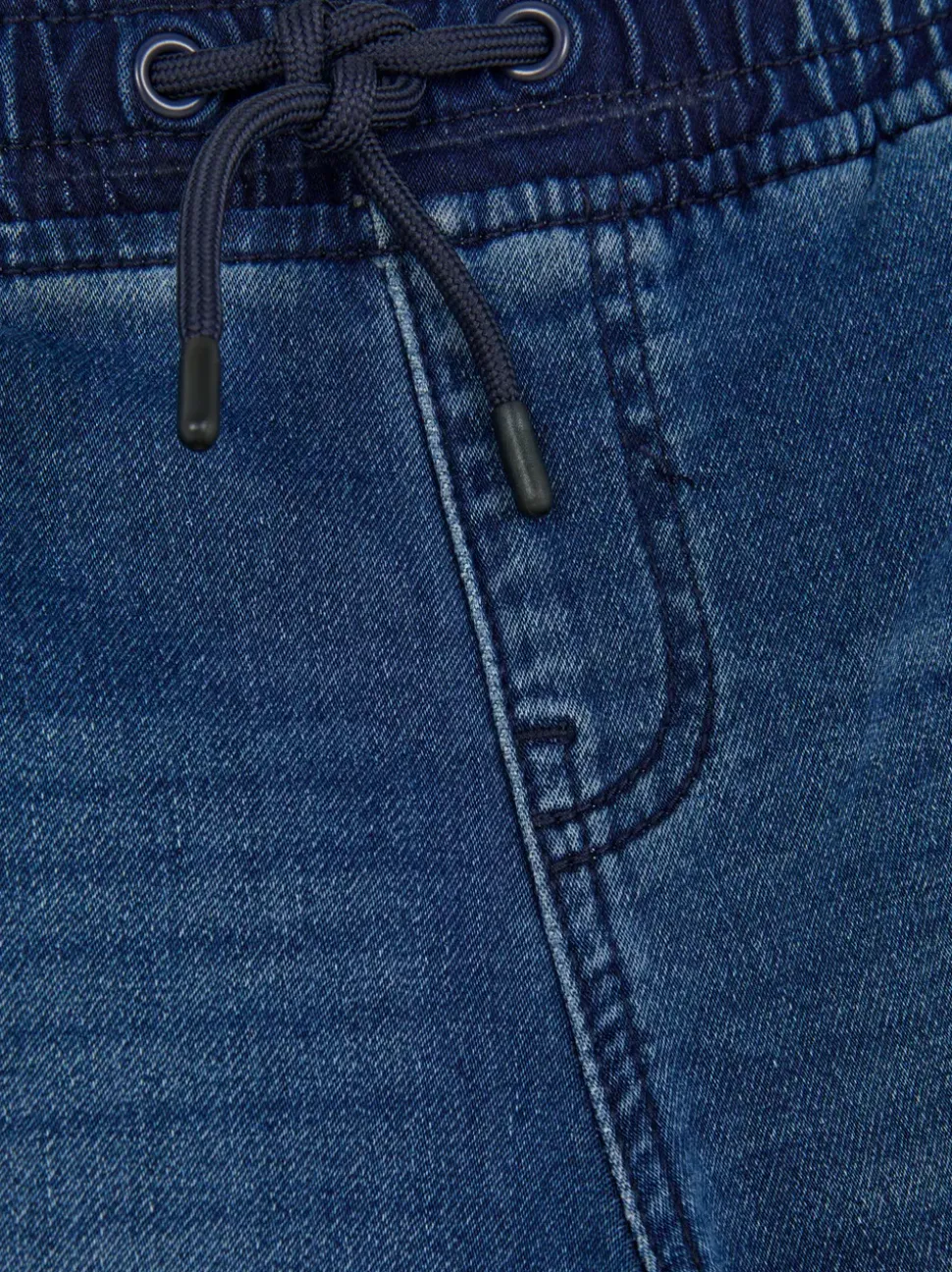 Jeansy ze sznurkiem w talii